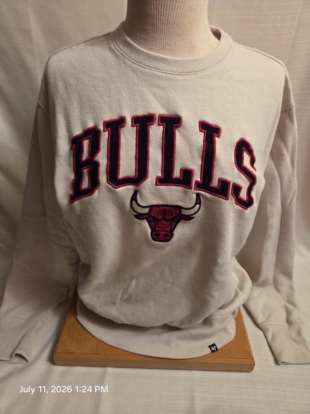 '47 Chicago Bulls NBA Beige Crewneck Sweatshirt, Medium